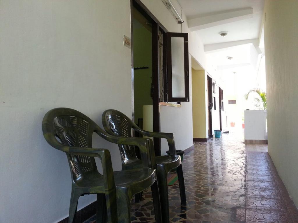 Silver Moon Guest House مهاباليبورام الغرفة الصورة