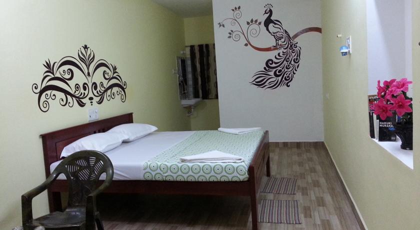 Silver Moon Guest House مهاباليبورام الغرفة الصورة