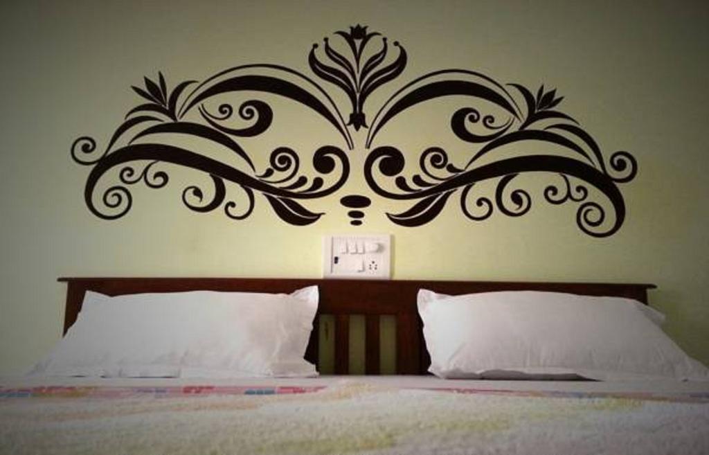 Silver Moon Guest House مهاباليبورام الغرفة الصورة