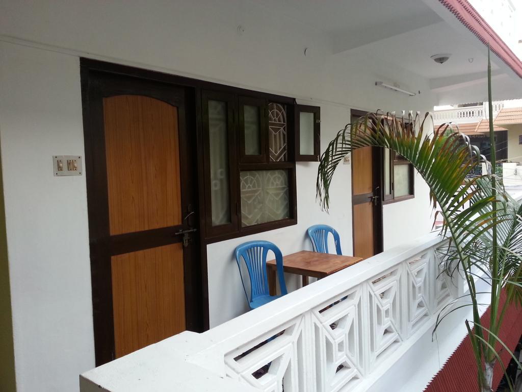 Silver Moon Guest House مهاباليبورام الغرفة الصورة