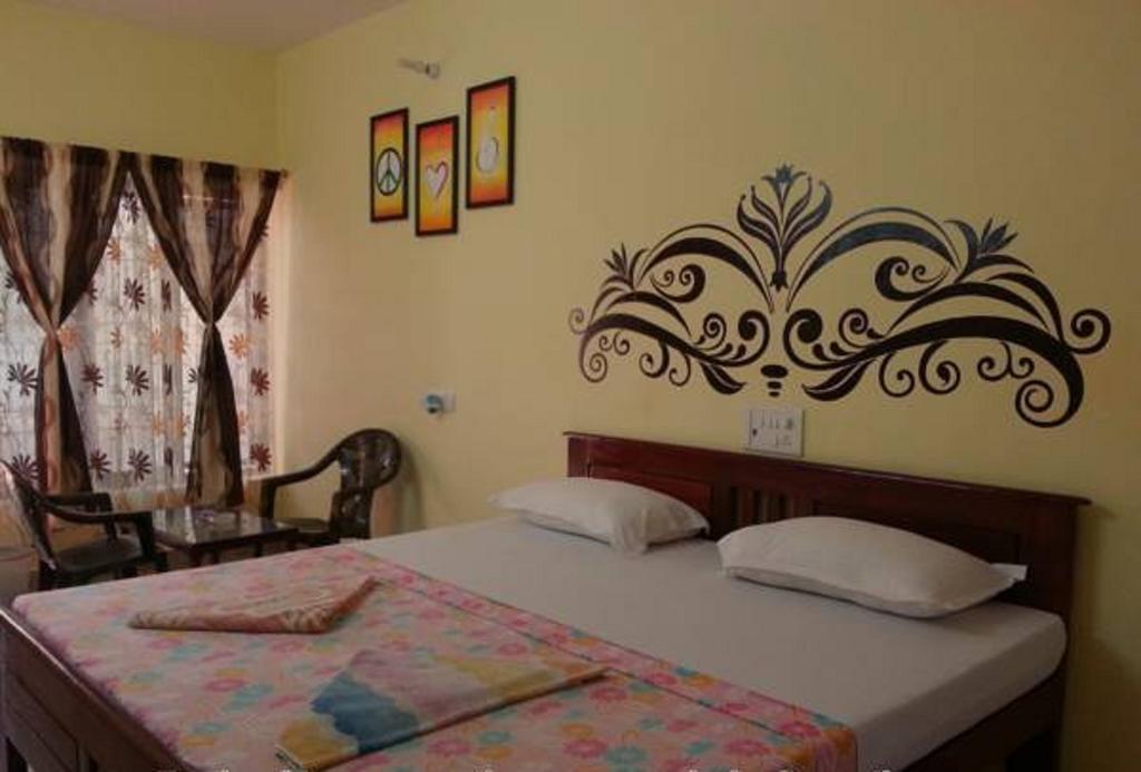 Silver Moon Guest House مهاباليبورام الغرفة الصورة