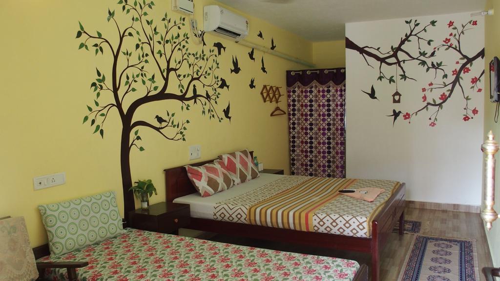 Silver Moon Guest House مهاباليبورام المظهر الخارجي الصورة